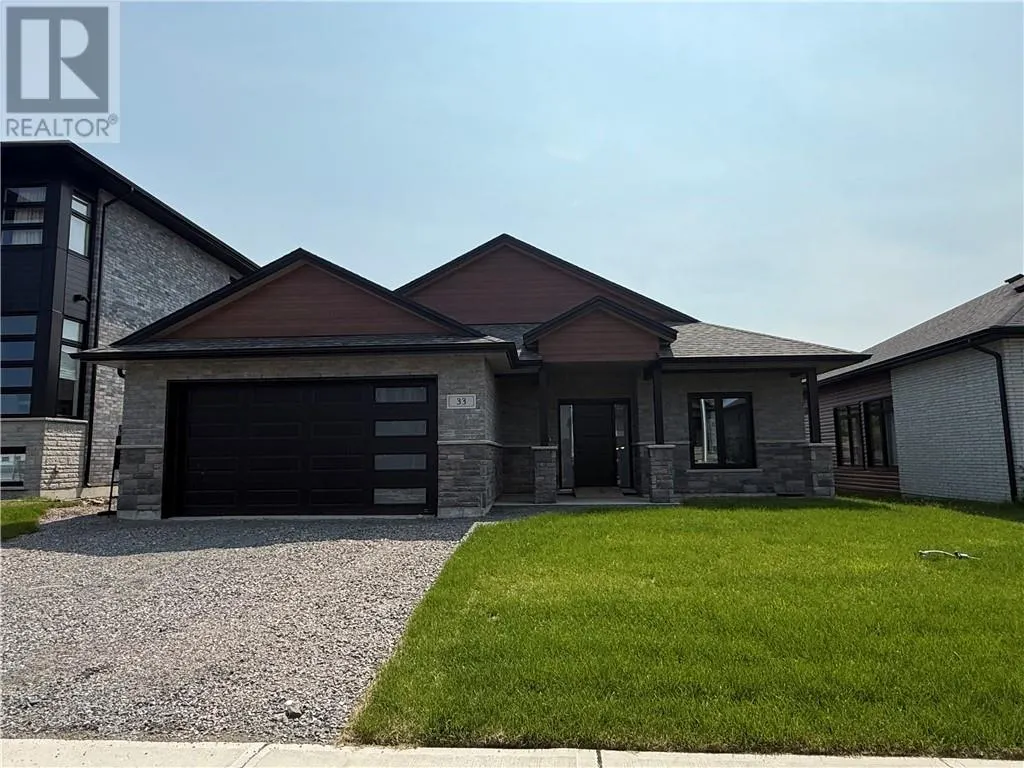 33 Teravista Way