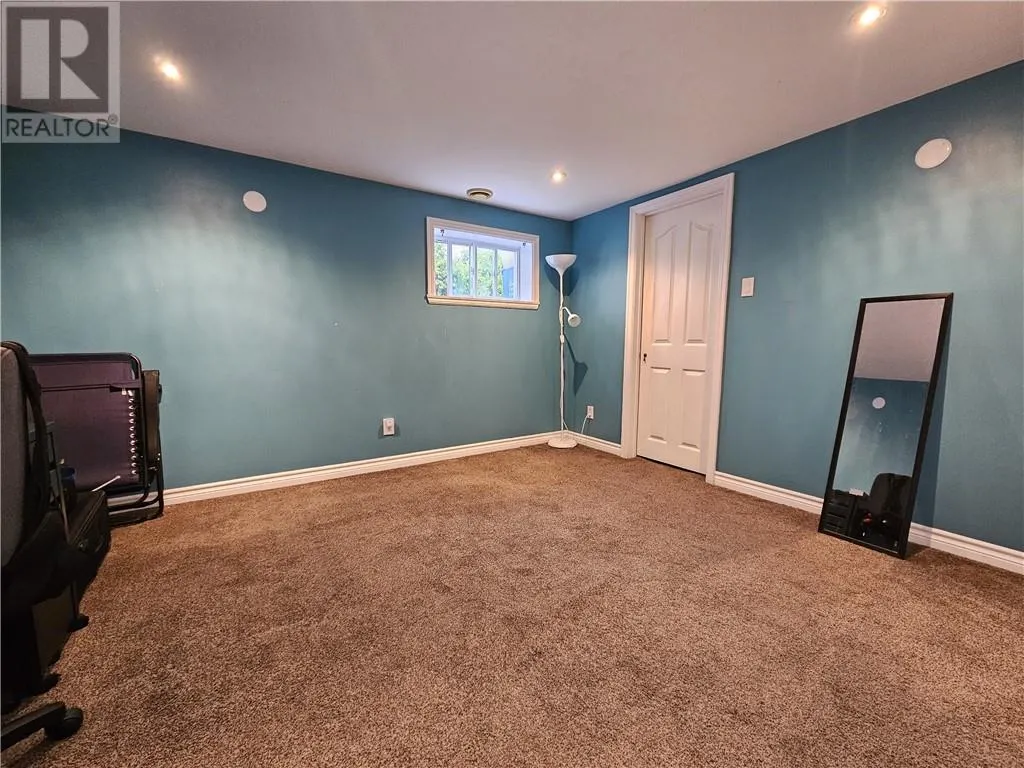 42 Second Avenue N