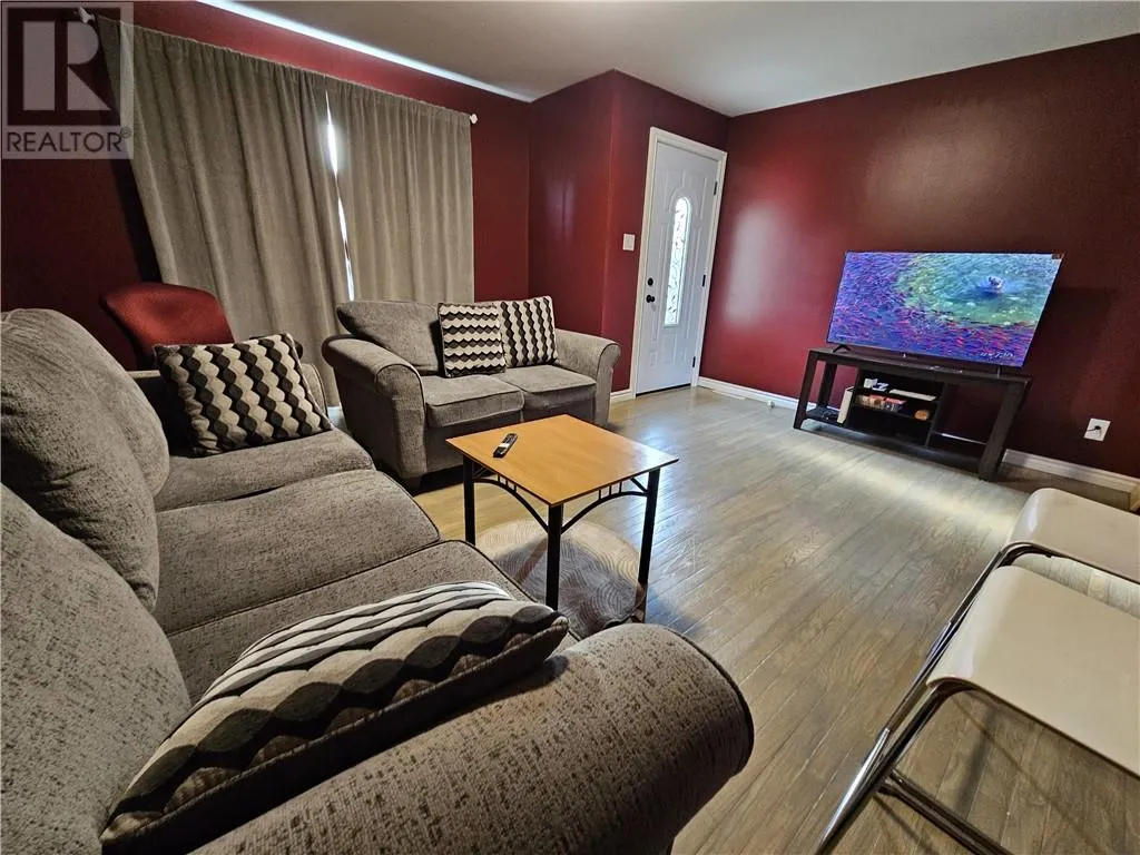 42 Second Avenue N