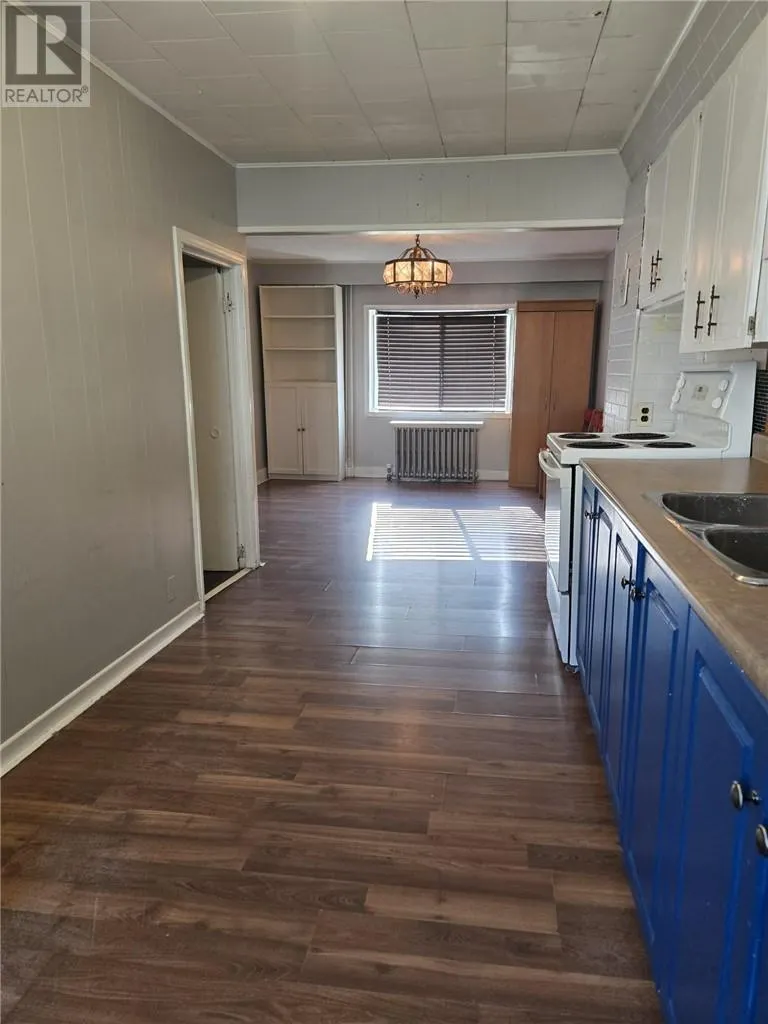 8 MILAN ST