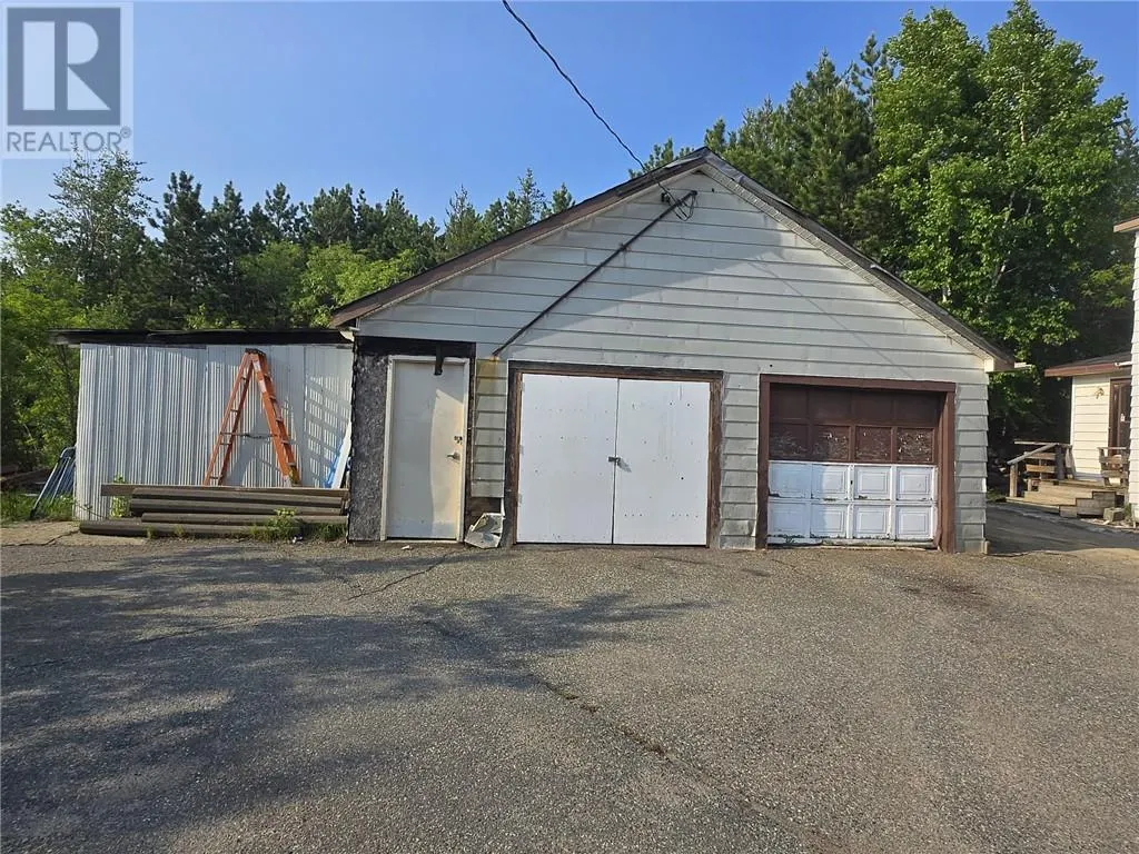 8 MILAN ST