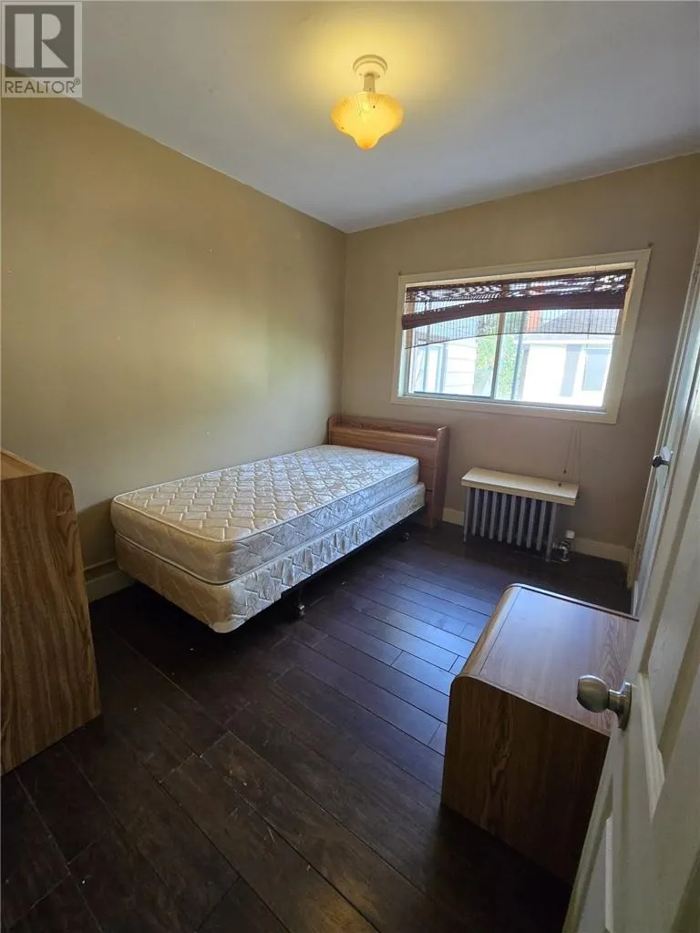 8 MILAN ST