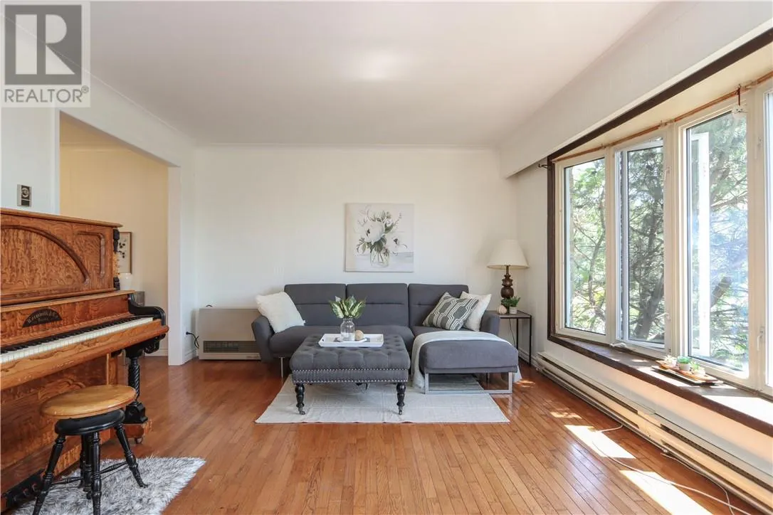 512 Edgehill Drive