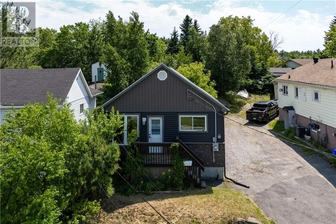 879 Howey Drive