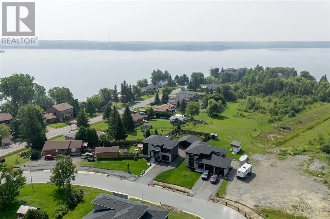 219 Hollybrook Crescent