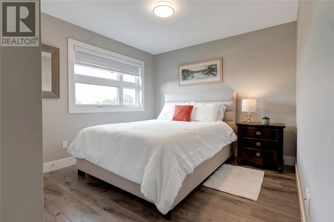 219 Hollybrook Crescent