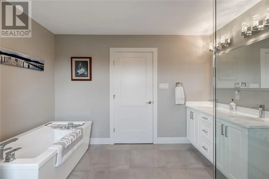 219 Hollybrook Crescent