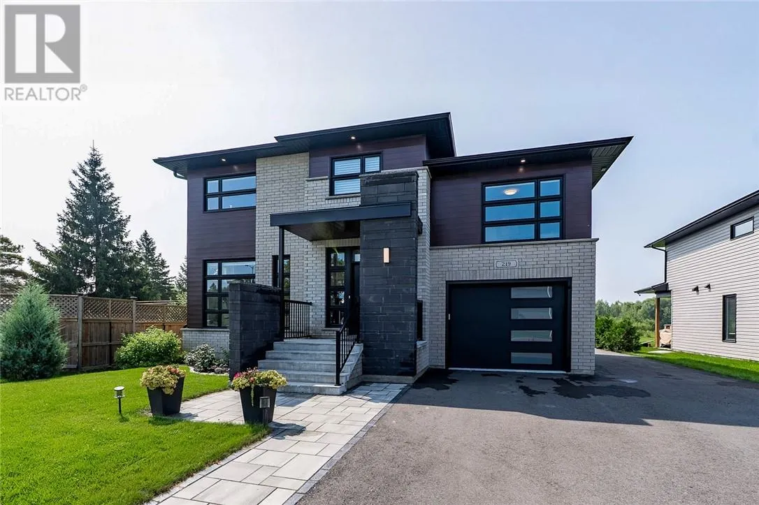 219 Hollybrook Crescent