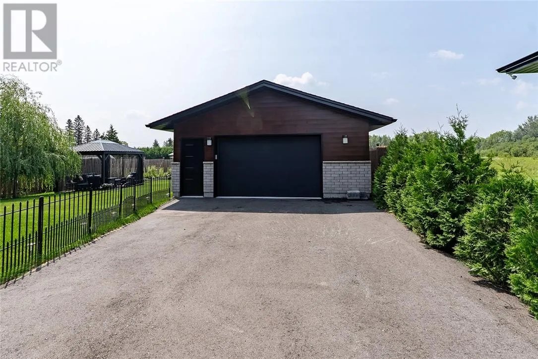 219 Hollybrook Crescent