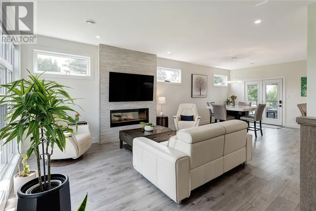 219 Hollybrook Crescent