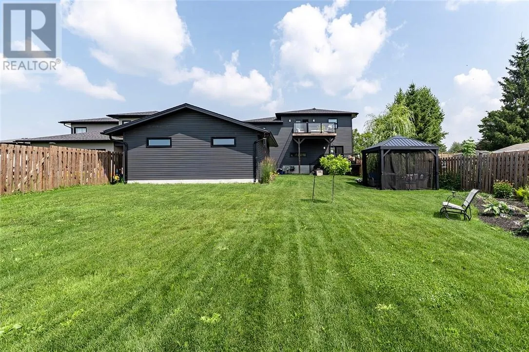 219 Hollybrook Crescent