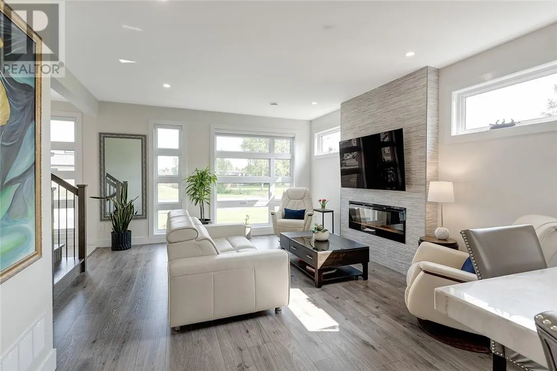 219 Hollybrook Crescent