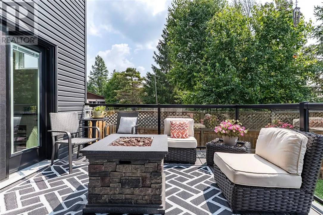 219 Hollybrook Crescent