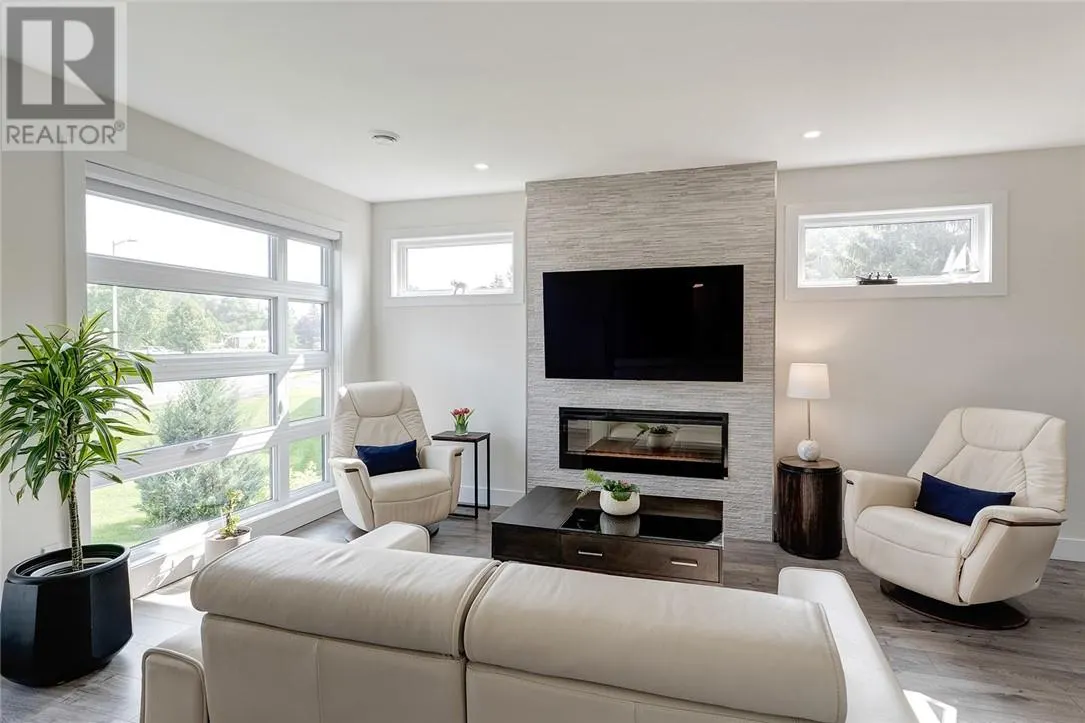 219 Hollybrook Crescent