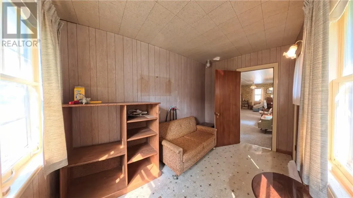 40 ROBINSON Street W