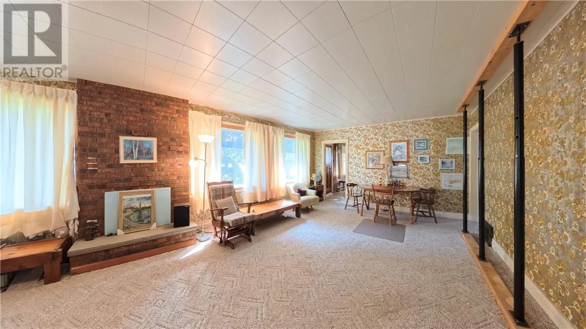 40 ROBINSON Street W