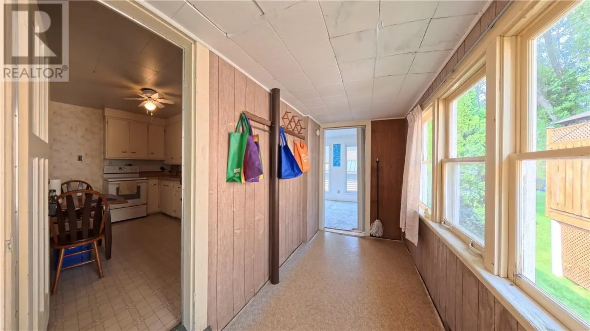 40 ROBINSON Street W