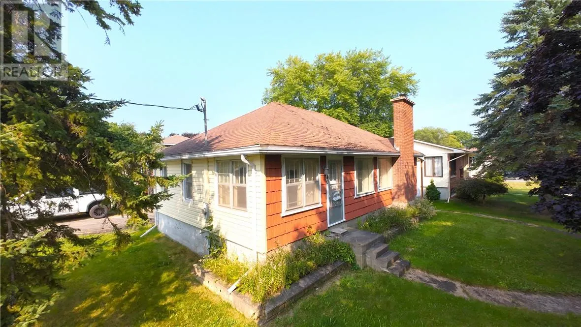 40 ROBINSON Street W