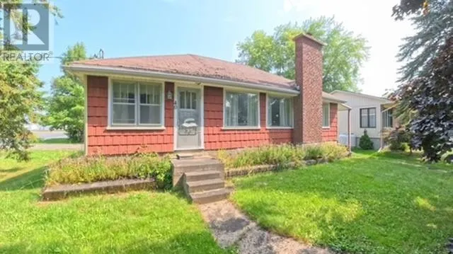 40 ROBINSON Street W