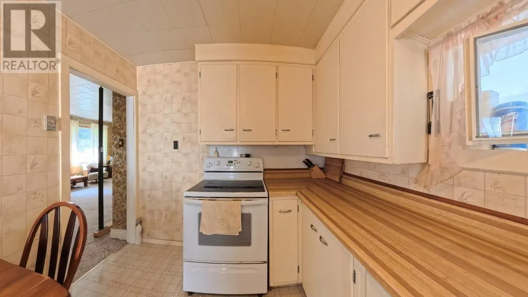 40 ROBINSON Street W