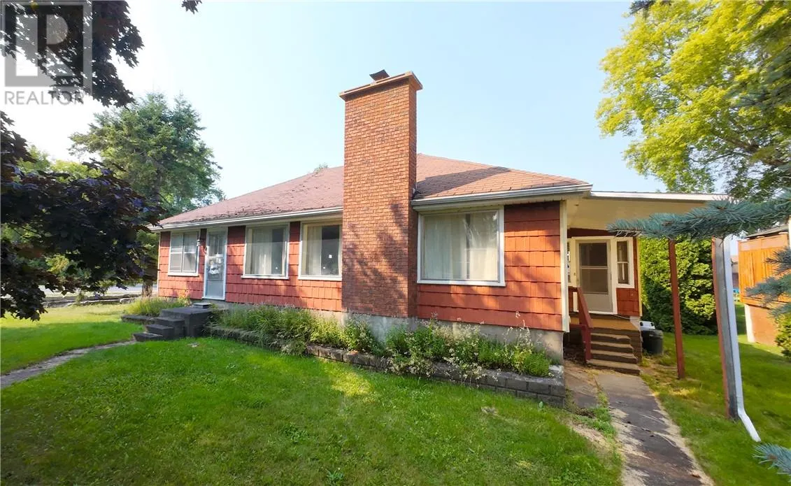 40 ROBINSON Street W