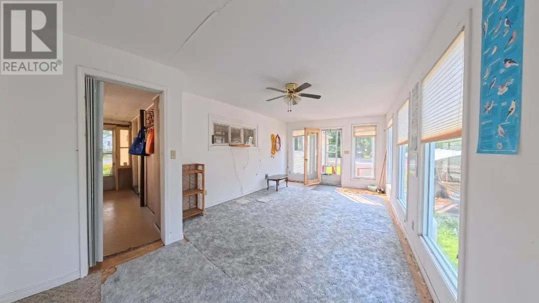 40 ROBINSON Street W