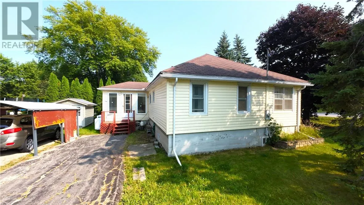 40 ROBINSON Street W