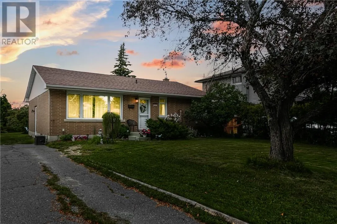 967 Meadowside Avenue