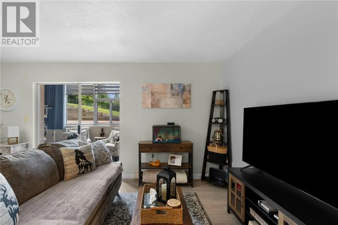 190 MOUNTAIN Street Unit# 401
