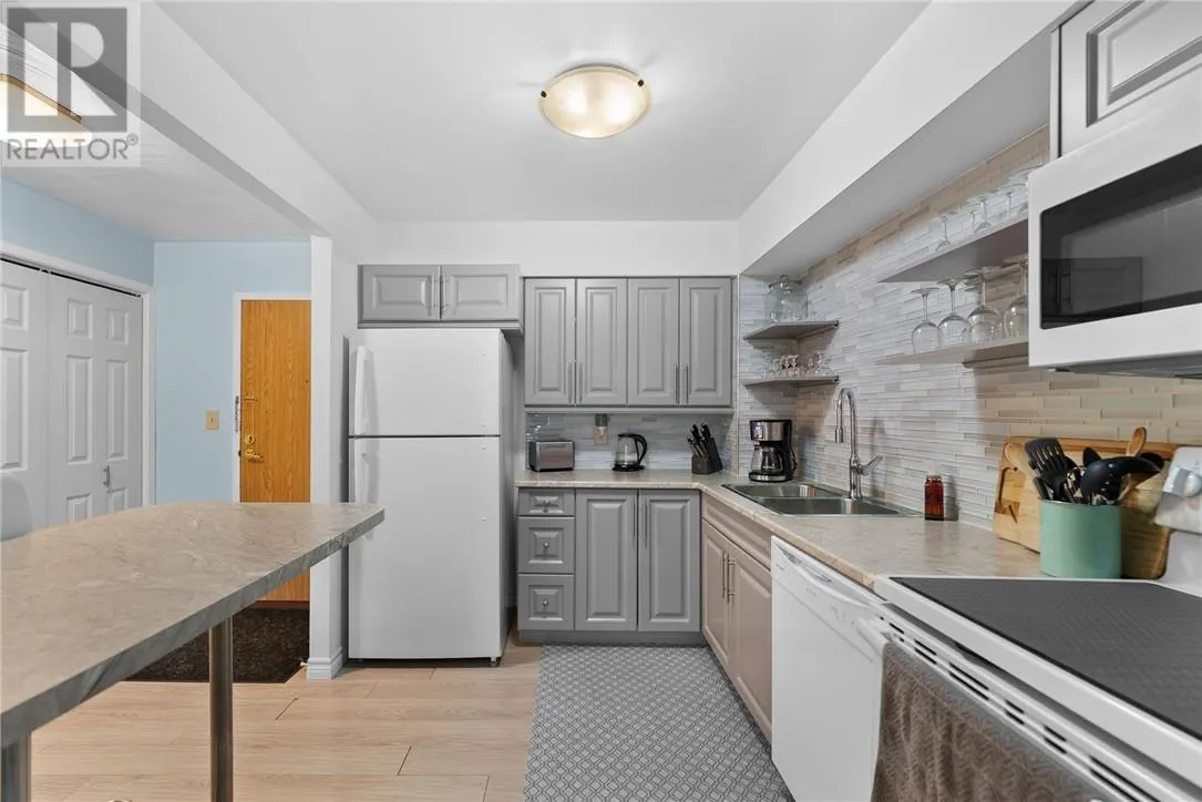 190 MOUNTAIN Street Unit# 401