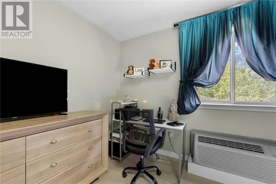 190 MOUNTAIN Street Unit# 401