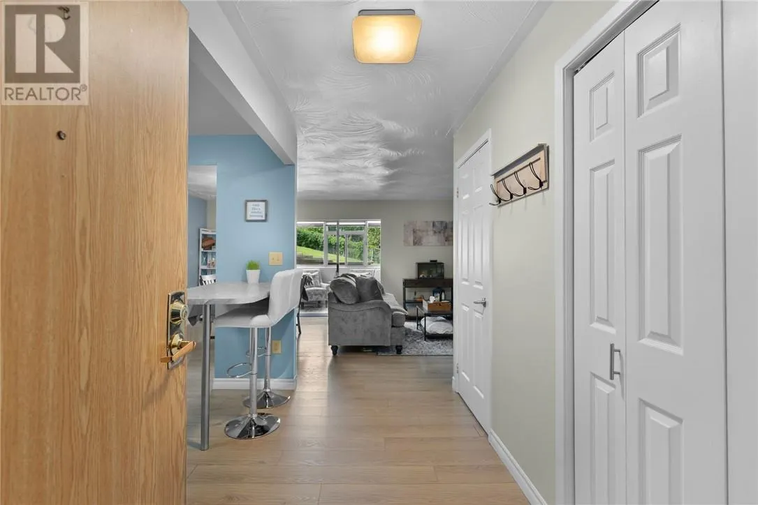 190 MOUNTAIN Street Unit# 401