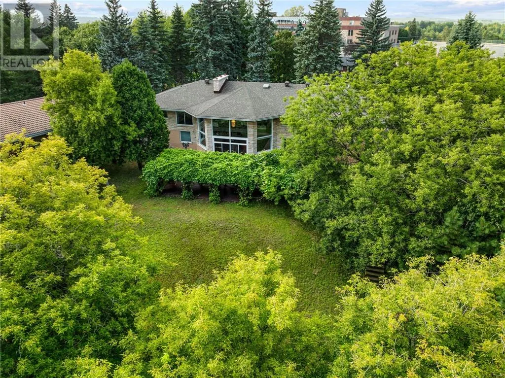 170 Brebeuf Avenue