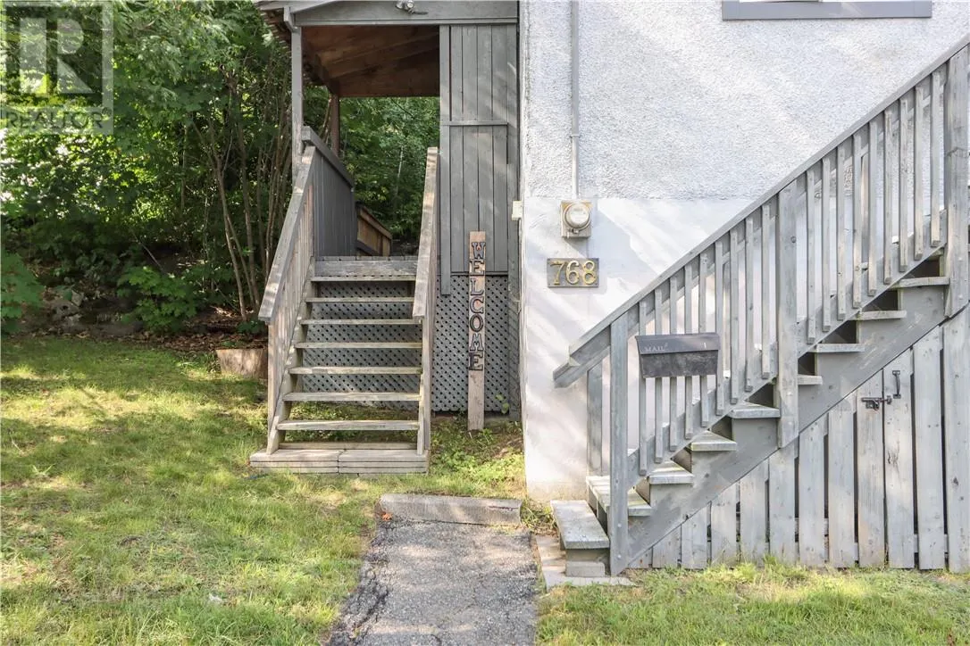 768 Lonsdale Avenue