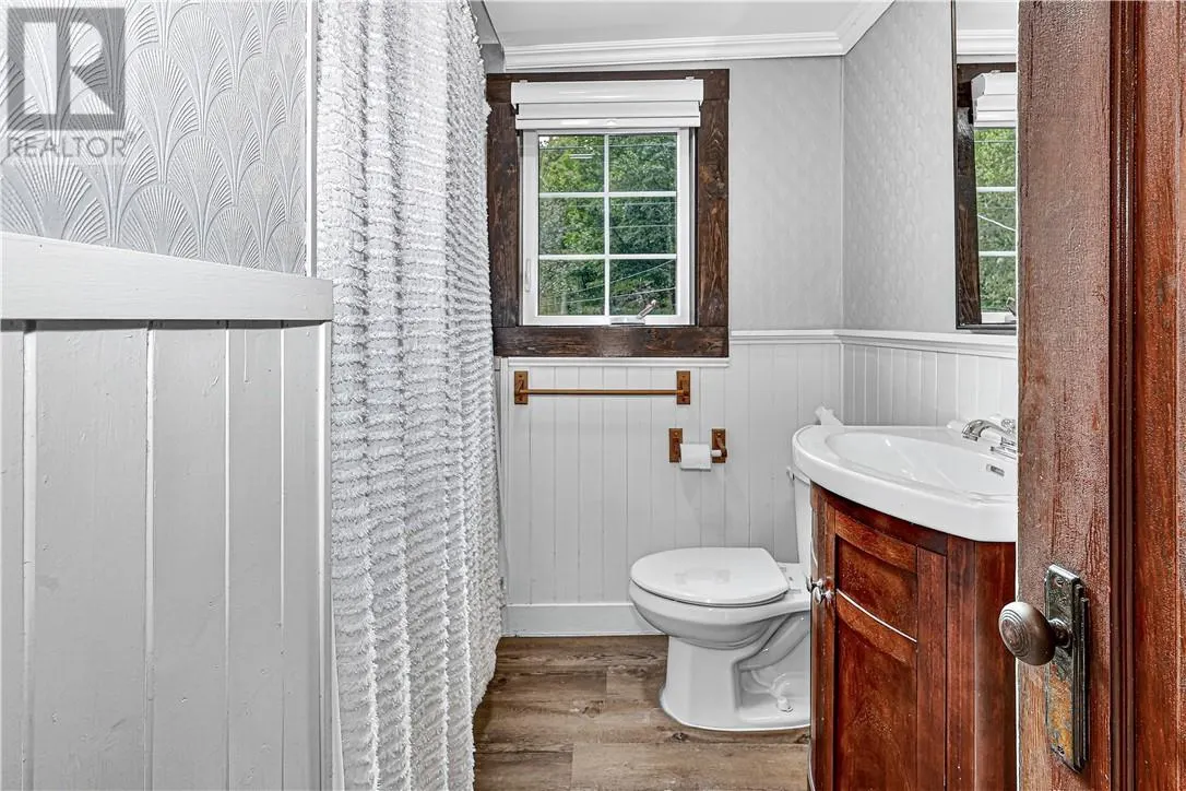1013 CRESCENT Road Unit# A