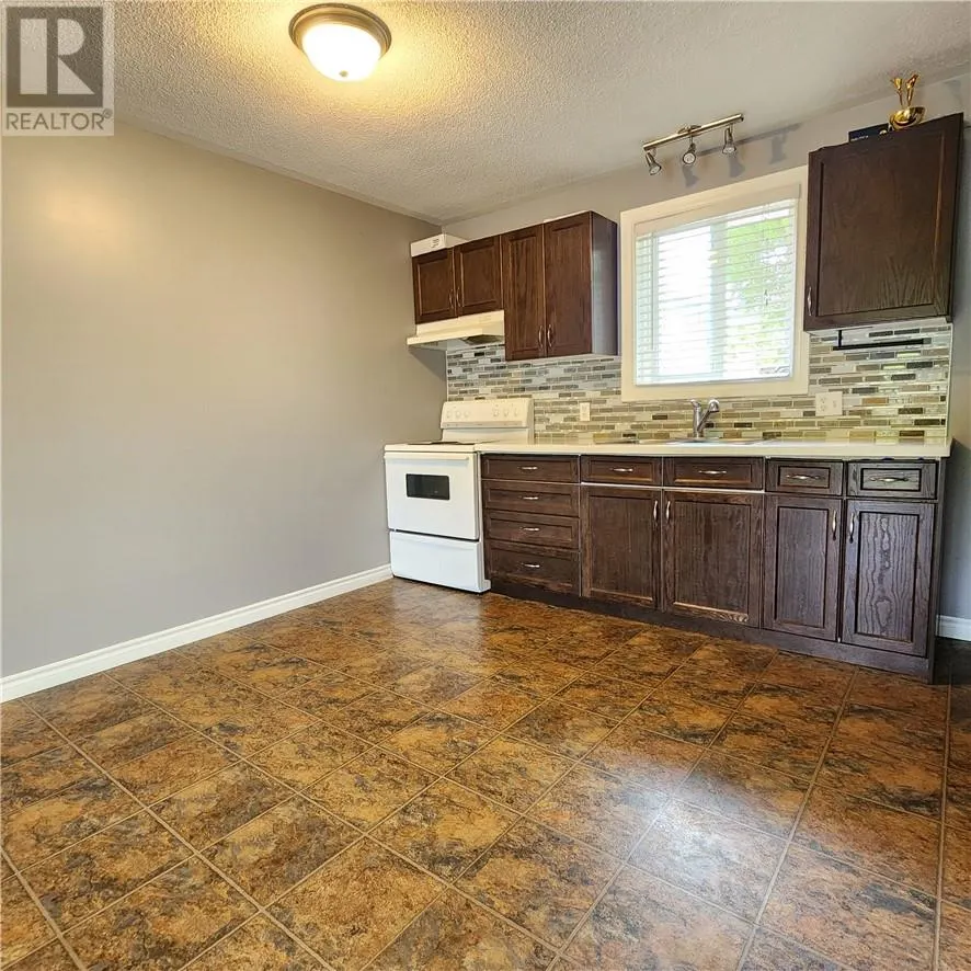 921-923 Martindale