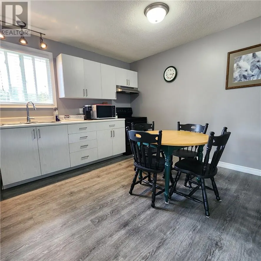 921-923 Martindale