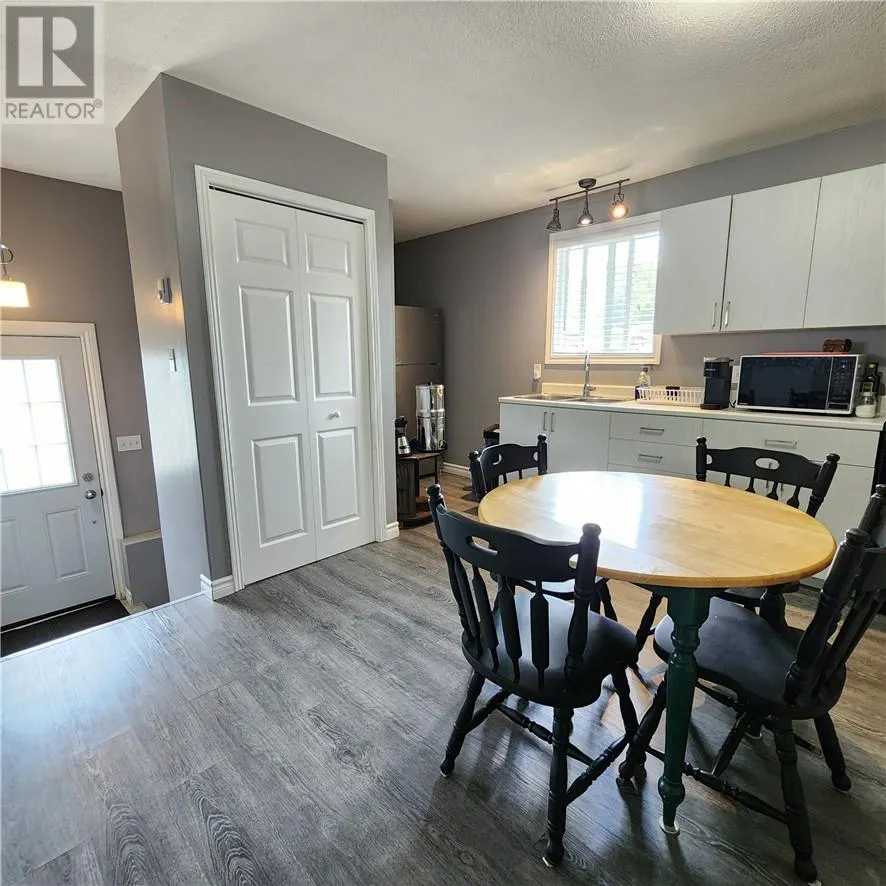 921-923 Martindale