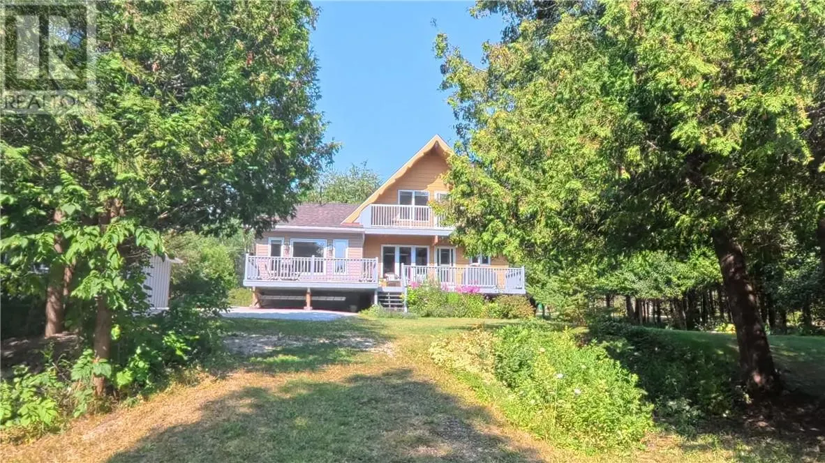 2060 Bay Estates Road N
