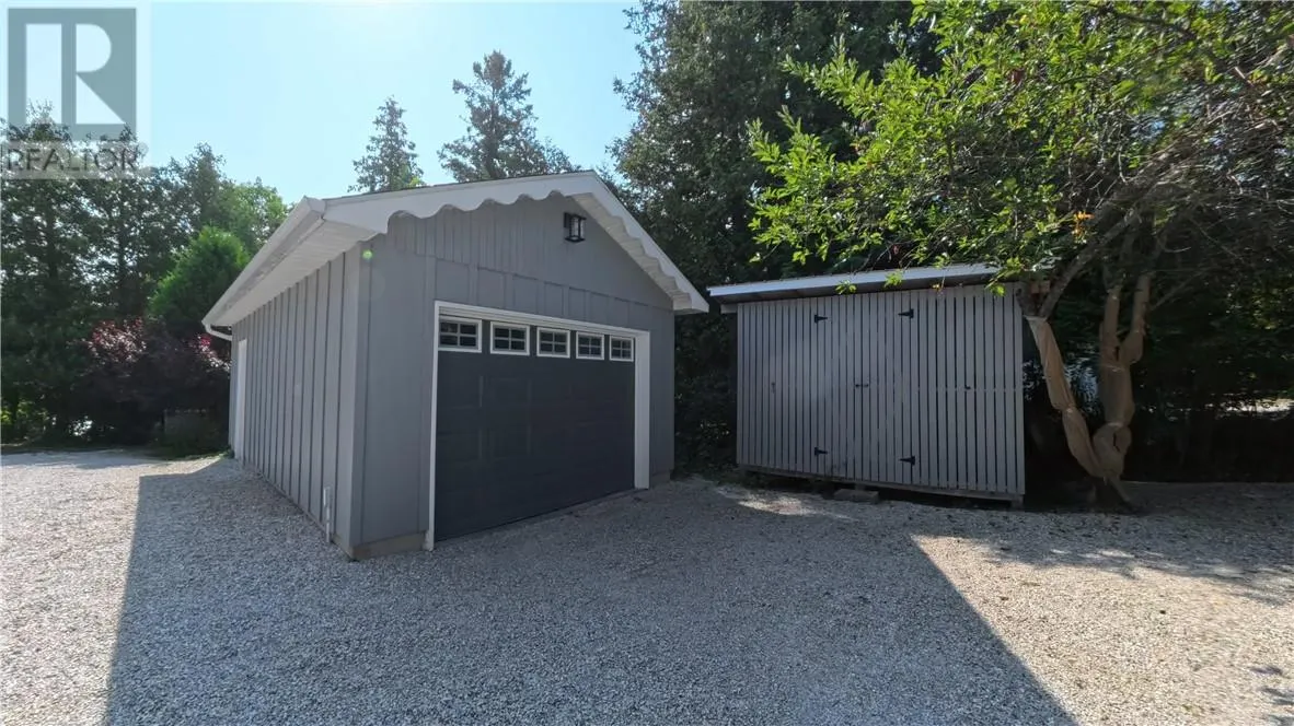 2060 Bay Estates Road N