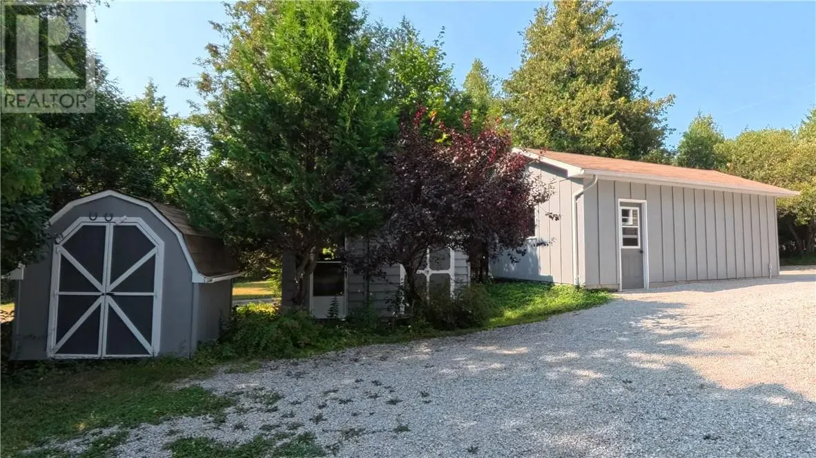 2060 Bay Estates Road N