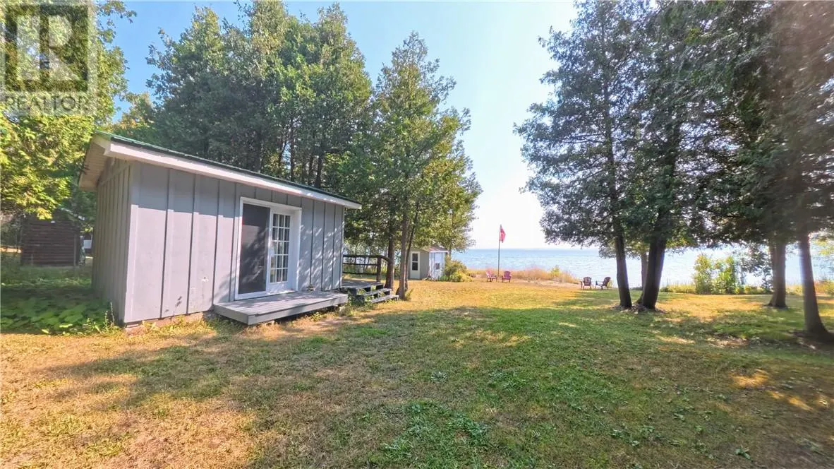 2060 Bay Estates Road N