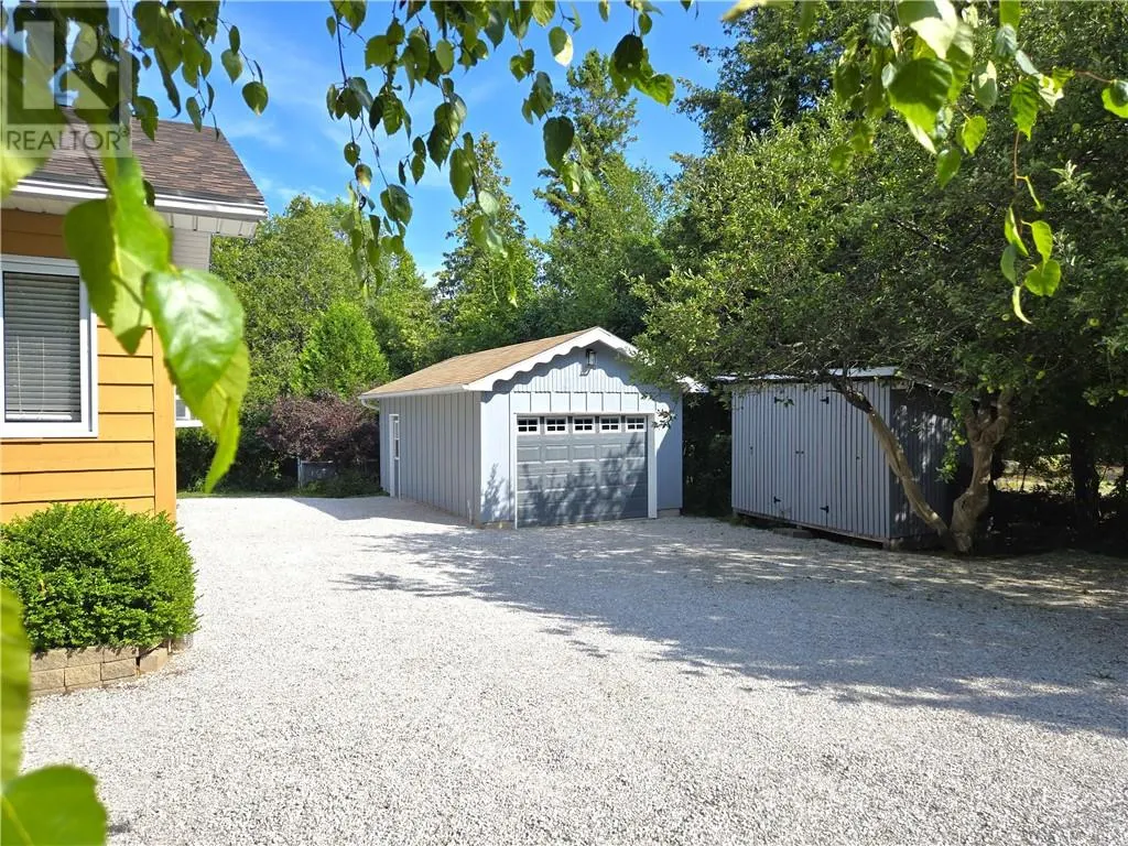 2060 Bay Estates Road N