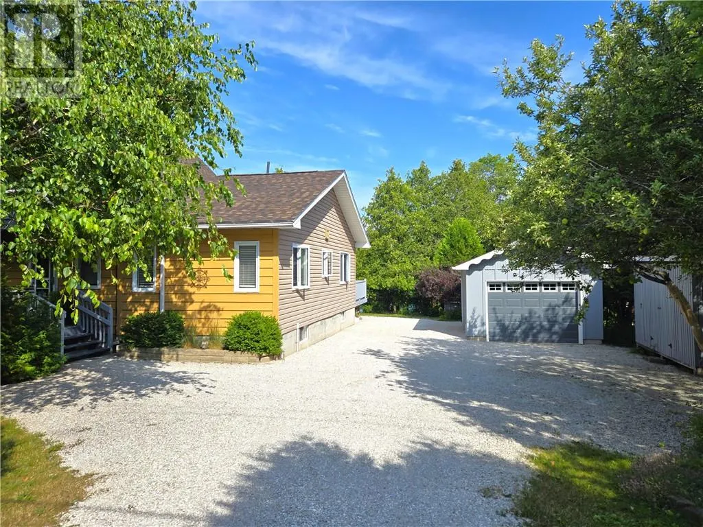 2060 Bay Estates Road N