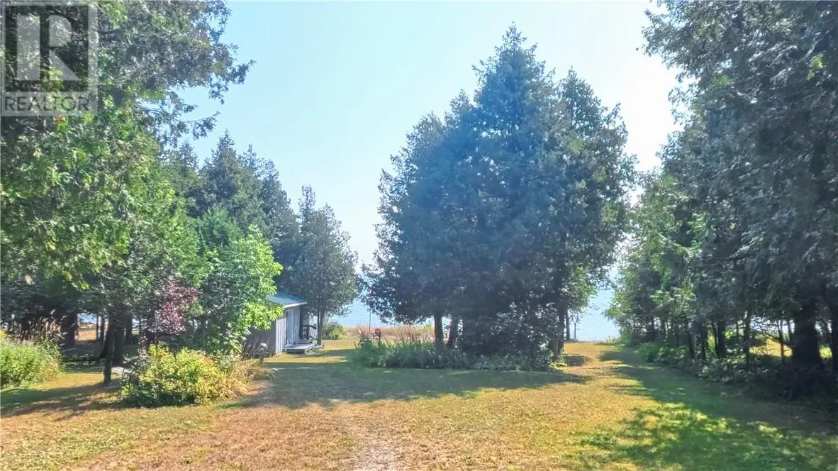 2060 Bay Estates Road N