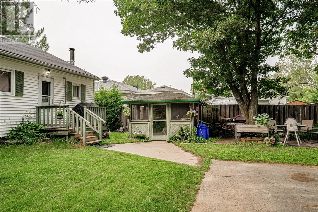 2 Oliver Street