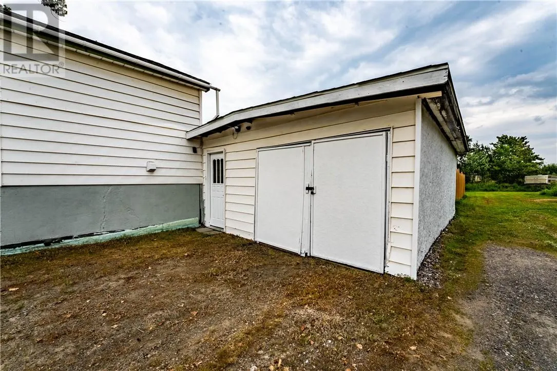 1604 Old Highway 69 North