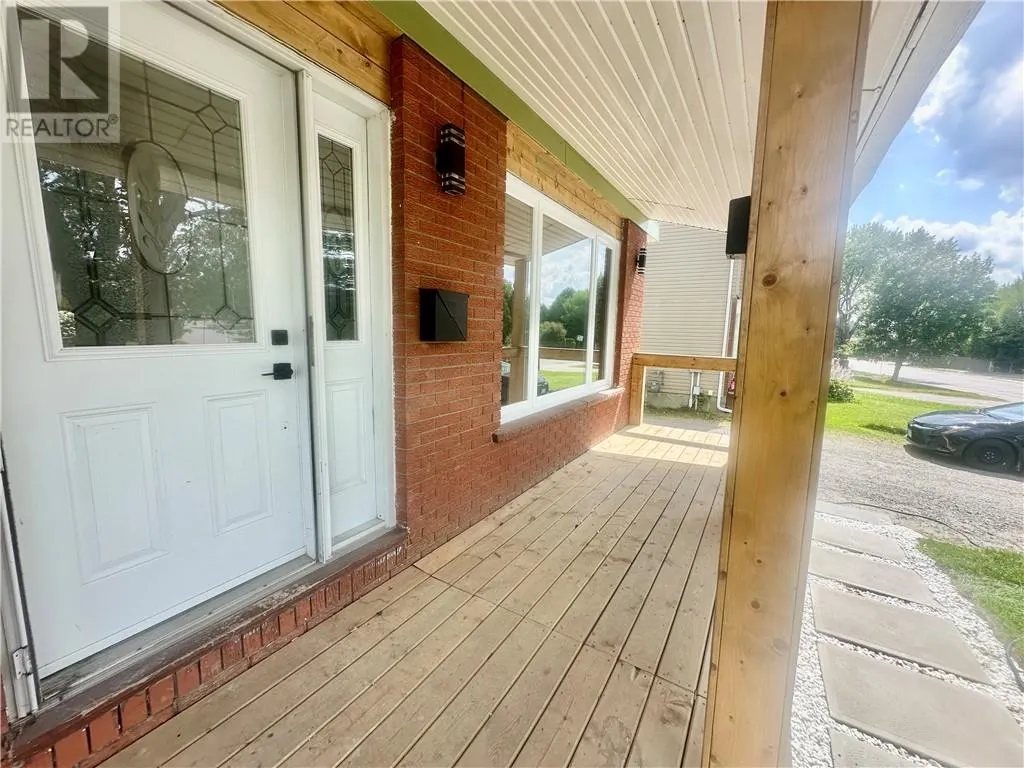 830 Cambrian Heights