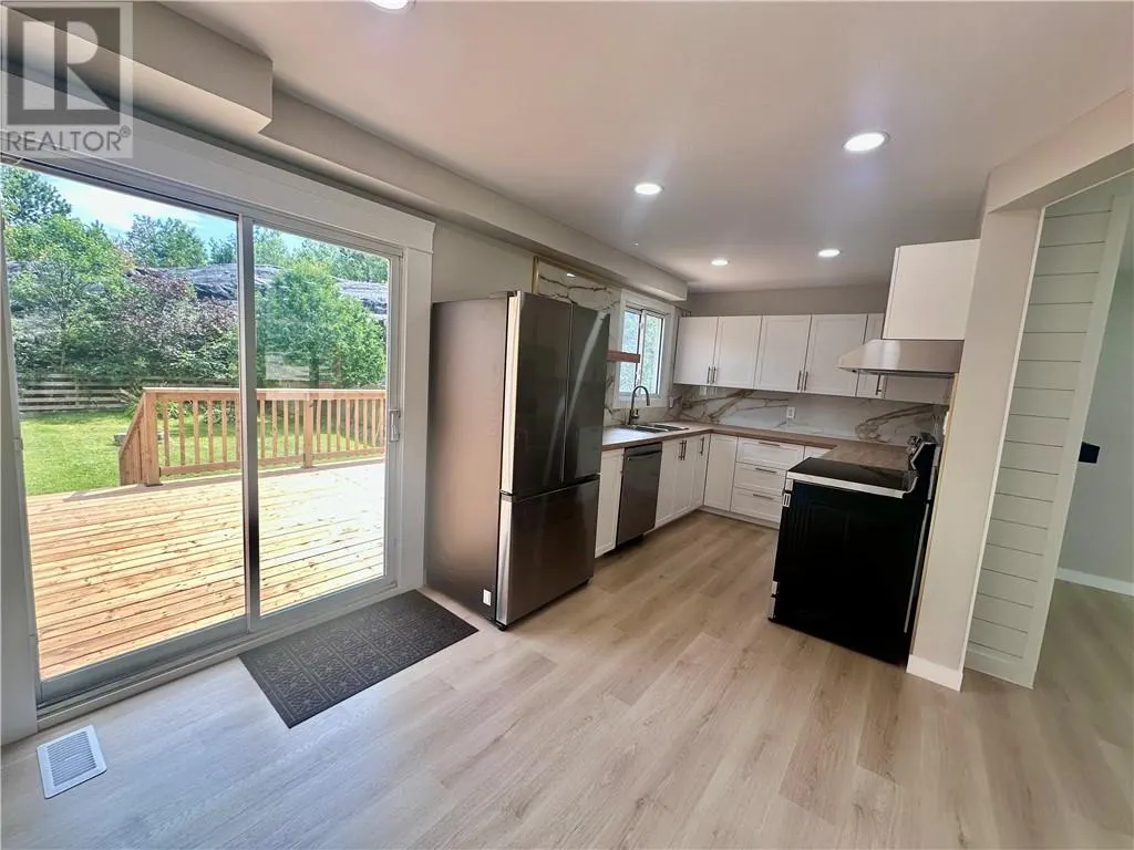 830 Cambrian Heights