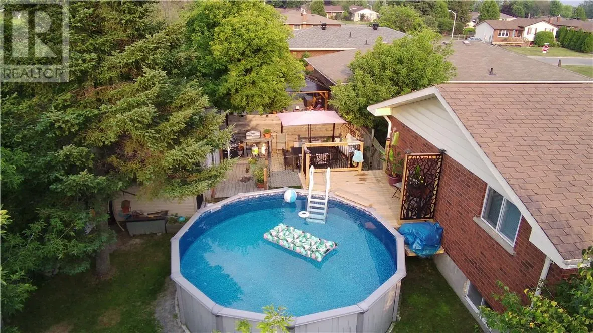 946 Windermere Crescent
